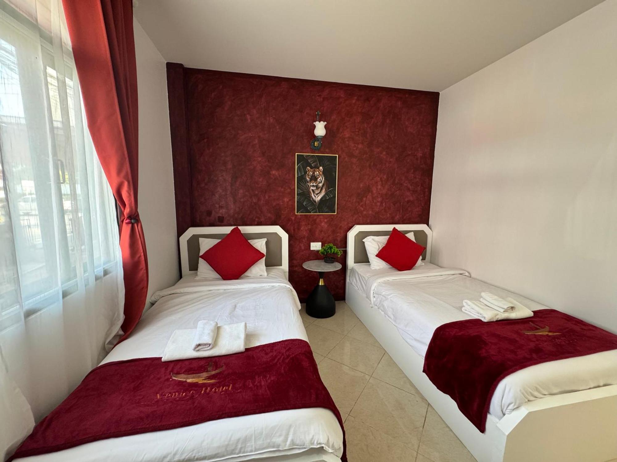 Venice Hotel Hua Hin Bagian luar foto