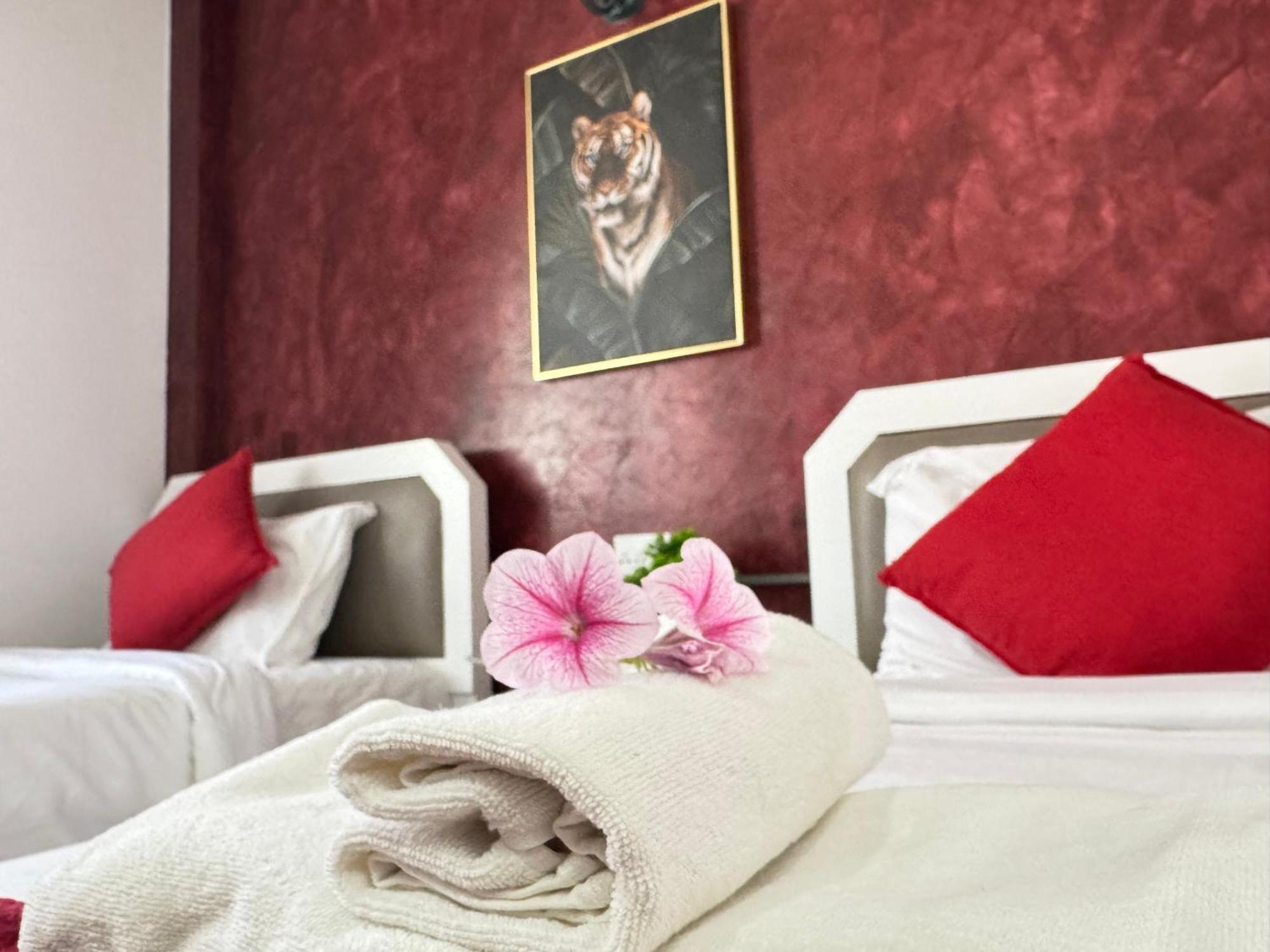Venice Hotel Hua Hin Bagian luar foto